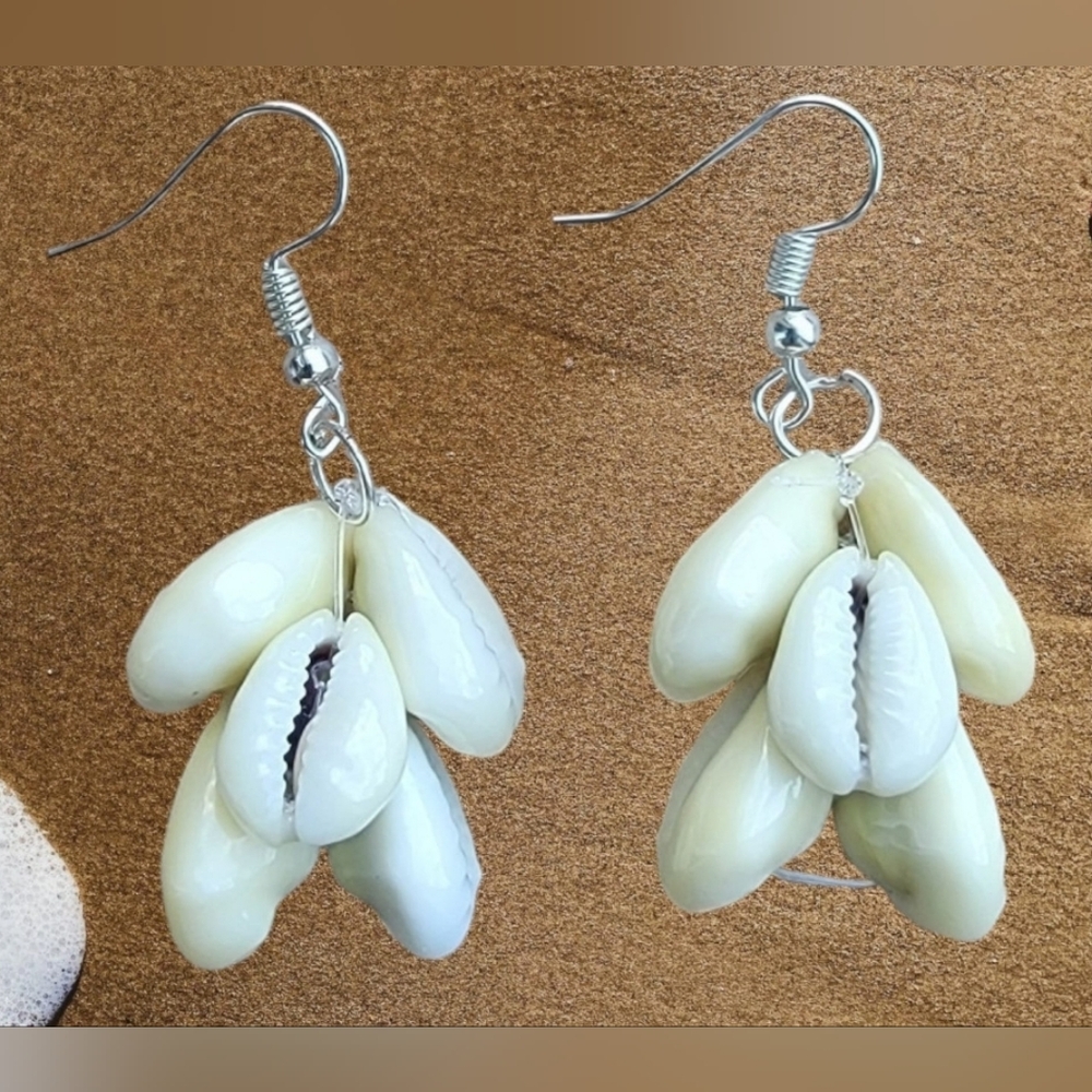 NWOT Hand Crafted Cowrie Shell Woven Dangle Earrings - Majuro, Marshall Islands
